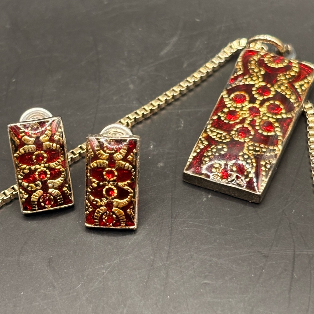 Vintage Red and Gold pendant and earrings set